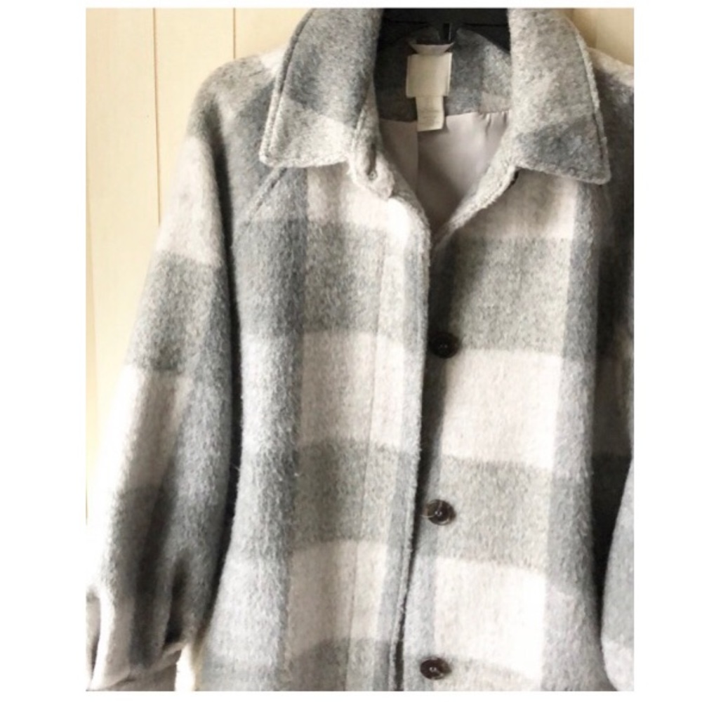 H&M • BLOGGERS FAVORITE Long Oversized Shacket Coat in Gray & White Plaid - Picture 12 of 16